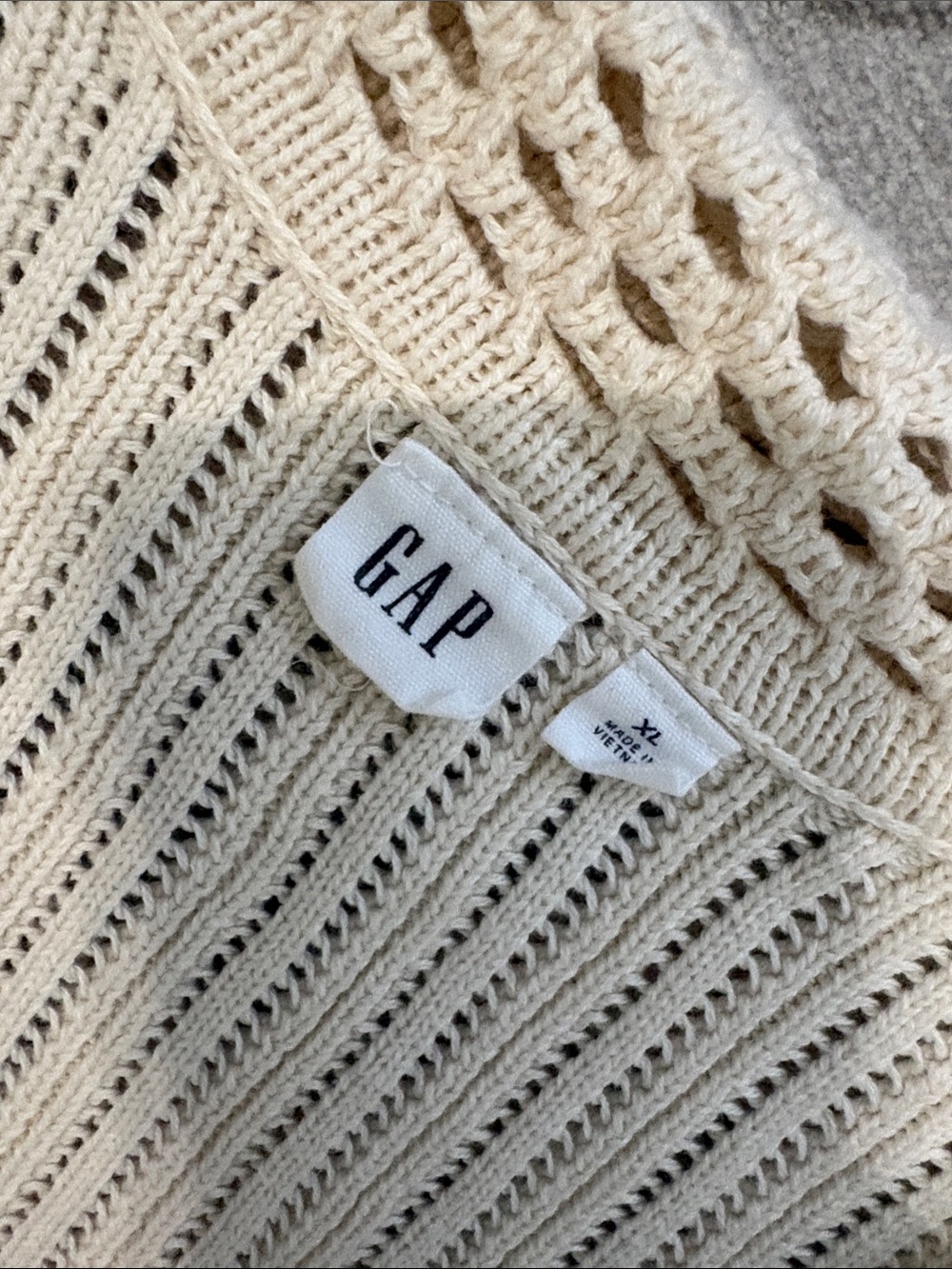 GAP Cream Open-Knit Sleeveless V-Neck Sweater Vest - Picture 2 of 3